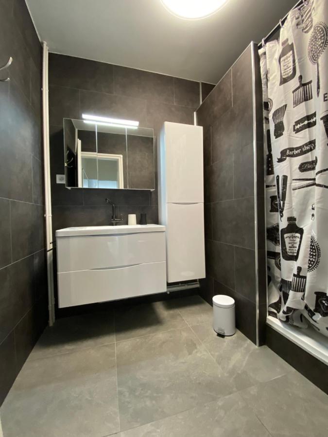 Le Mun-T2, 60M2, Balcons, Parking, Wifi, Linge, Produits, Face A La Gerdarmerie, Vue Cathedrale Reims Buitenkant foto